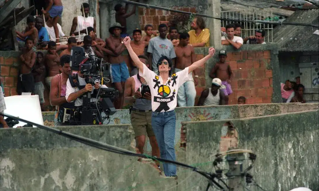 Michael Jackson encarou uma favela carioca com mais coragem que muito político | Michael Jackson Favela MJ BEATS