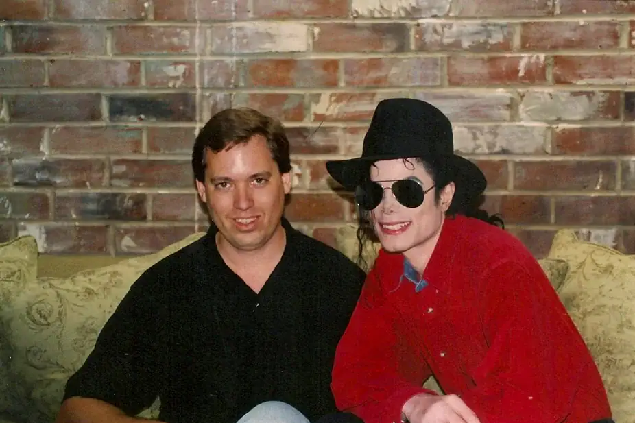 cbf7ede6dcdbf2056e5b1b5323cc266d.jpg Michael Jackson era um Brincalhão? ''Eu fui a vítima por quase 20 anos''