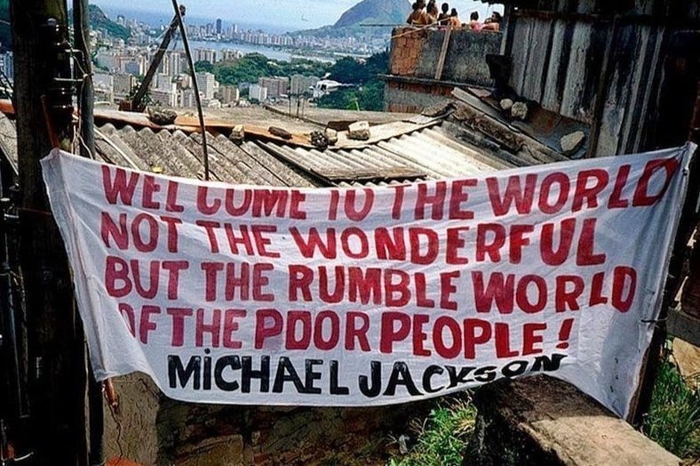 they Michael Jackson encarou uma favela carioca com mais coragem que muito político