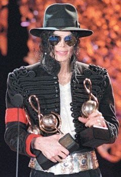 Michael Jackson vs. The Beatles | 1QvEappG9oaqvYnB5T2MkPg