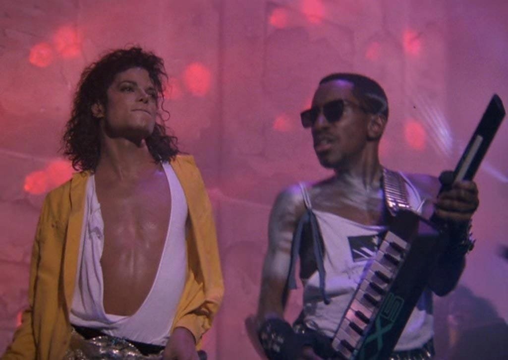 1qFQqBxF128RSnRv7te_P-w O convite para sair em turnê