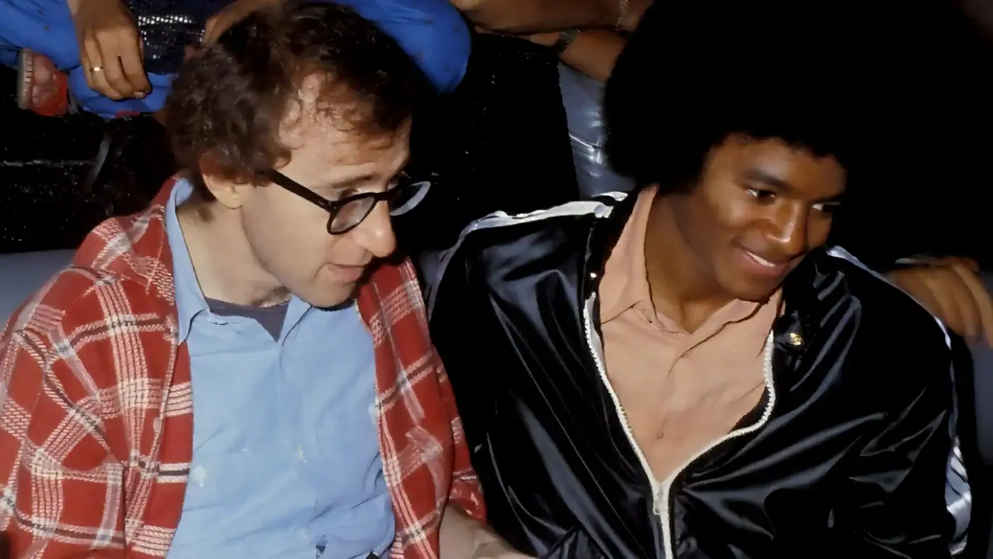 Woody Allen e Michael Jackson no Studio 54 em Nova Iorque (New York) em 1977.