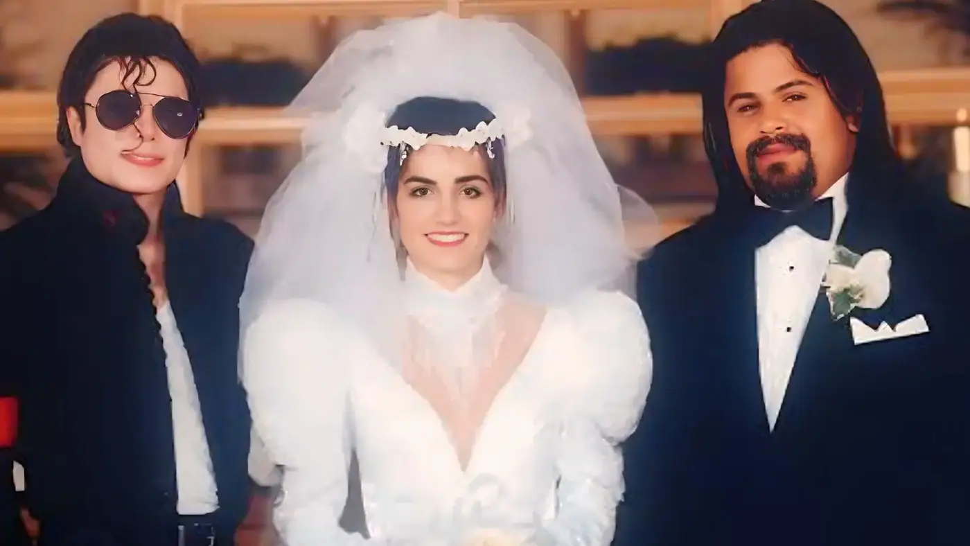 Michael Jackson, Karen Hamilton e Miko Brando em 27 de Agosto de 1994.