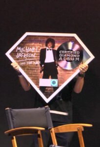 OffTheWall-Diamond-205x300 ONE celebra aniversário, 'Off The Wall' certificado "Diamante" e a surpresa de Prince Jackson