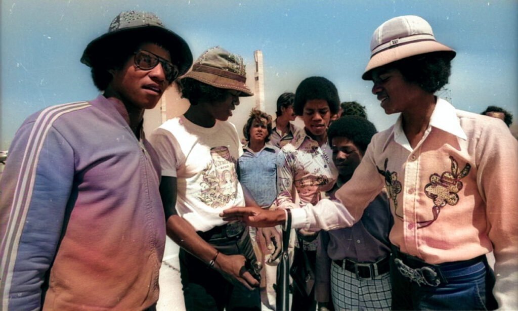 16-09-1974-Chegada-do-Cantor-Michael-Jackson-no-Aeroporto-do-Galeao-RJ-color-1024x615 12 de Setembro de 1974: o Jackson 5 chega ao Brasil e faz História