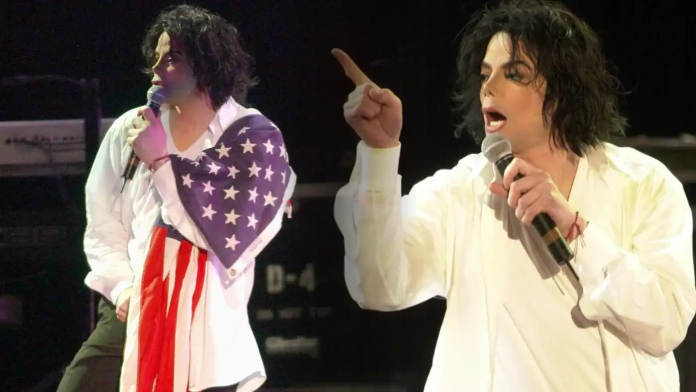 Montagem de Michael Jackson no evento "United We Stand - What More Can I Give" em Washington (2001)