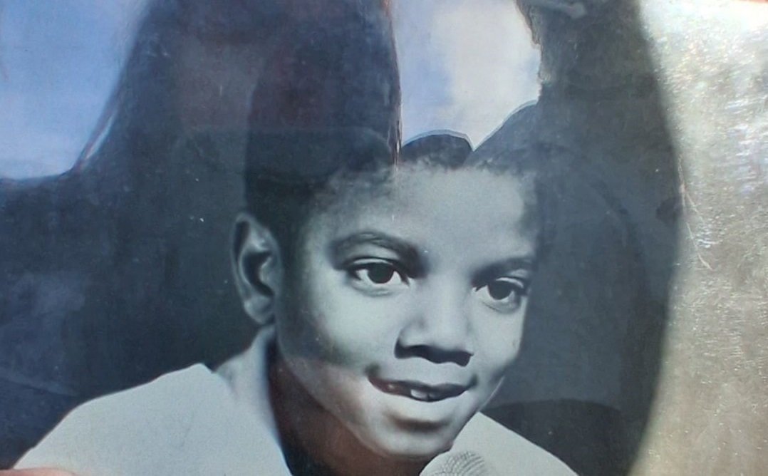 Antes da fama: uma foto inédita de Michael Jackson criança | 536279025 1778803819693402 9041546614172982247 n