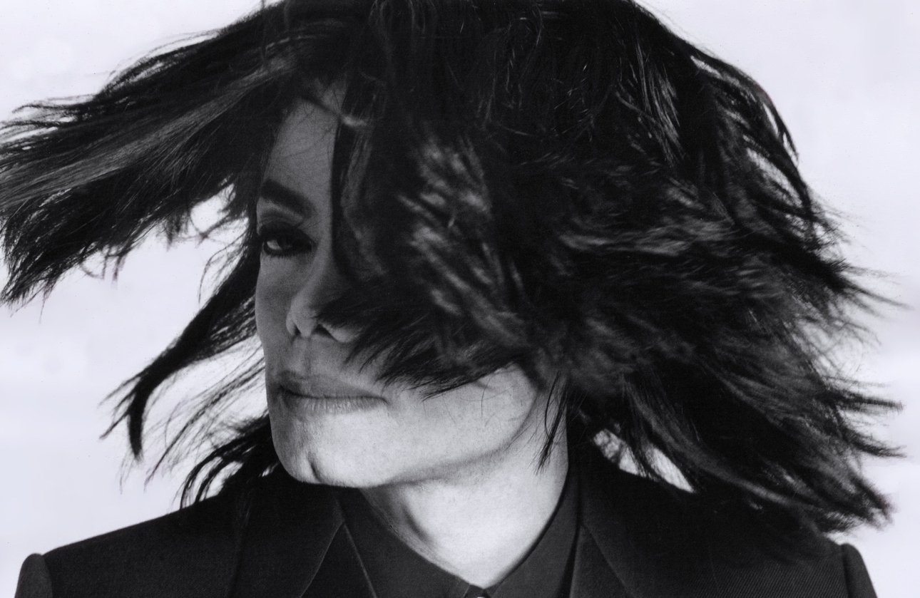 Bastidores com um maquiador na última sessão de fotos de Michael Jackson | Luomo Vogue 2007