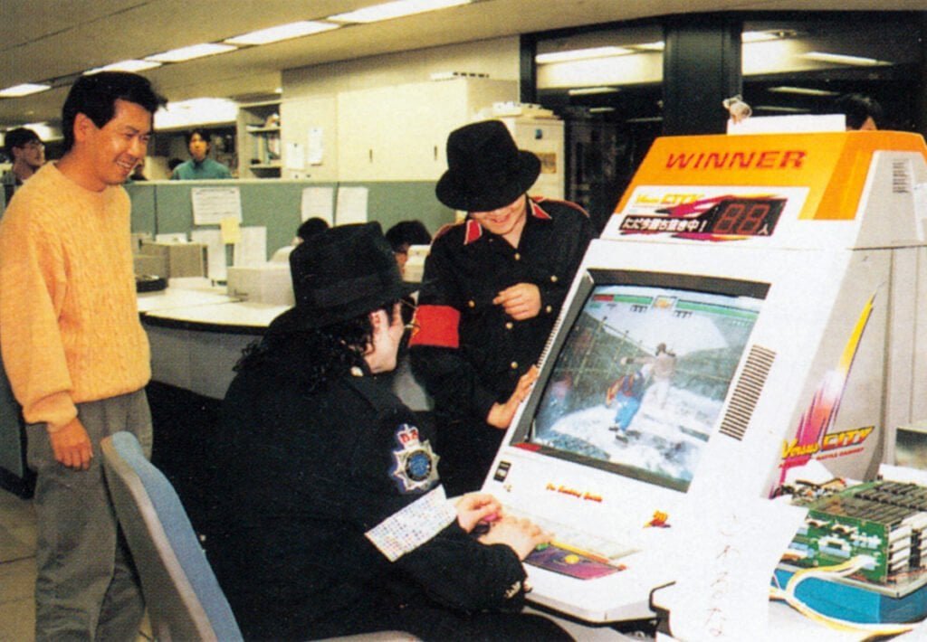 MJ-04-1024x710 Michael Jackson e sua visita secreta à Sega em Tóquio, Japão, 1996