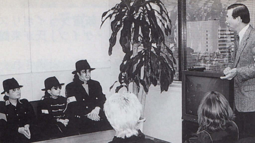 MJ-14-1024x573 Michael Jackson e sua visita secreta à Sega em Tóquio, Japão, 1996