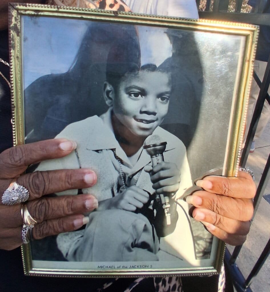 foto-rara-michael-jackson-mjbeats-946x1024 Antes da fama: uma foto inédita de Michael Jackson criança