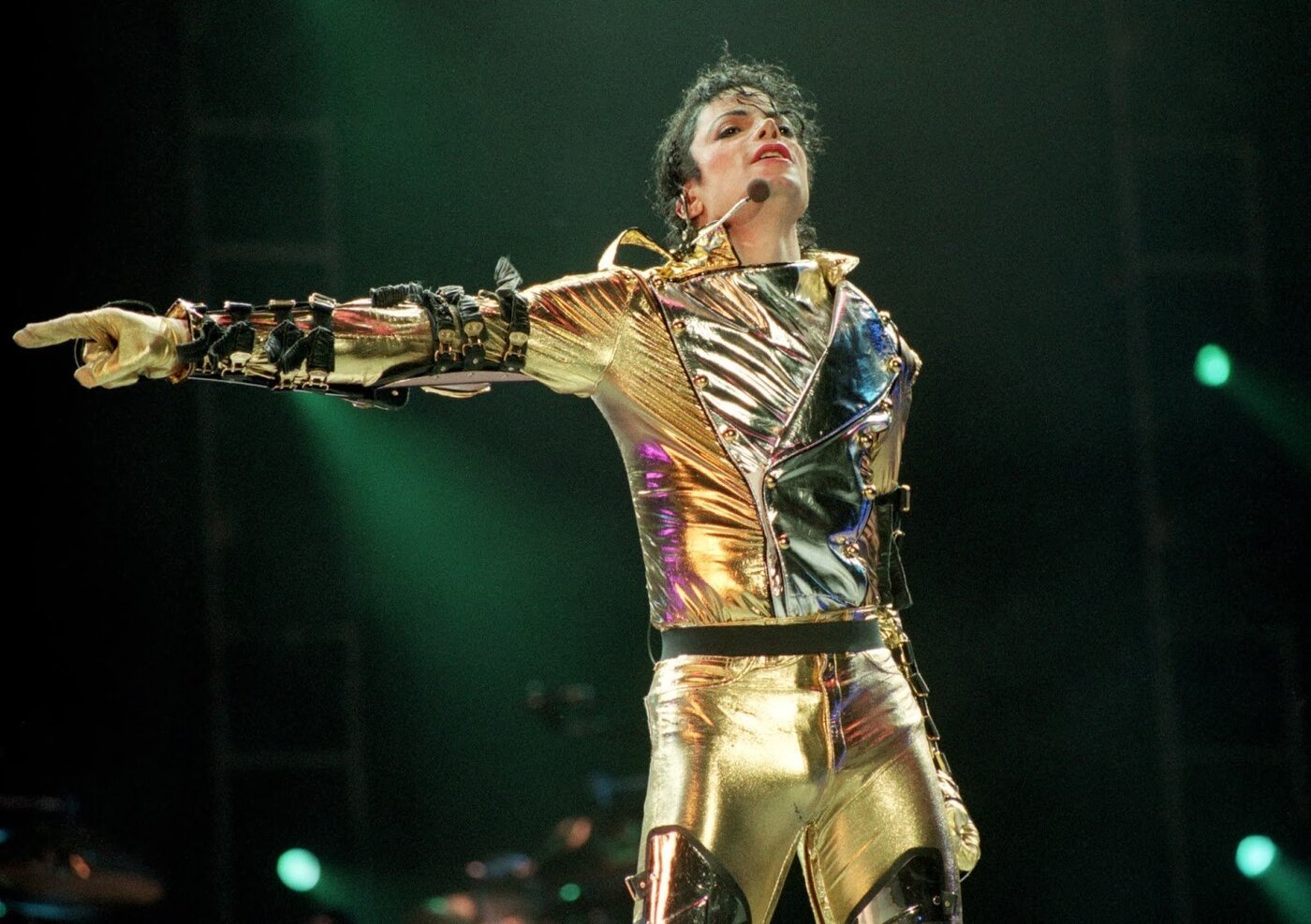Quem não tem brilho próprio, usa Michael Jackson como muleta | michael jackson ericsson 1996 history tour auckland hq