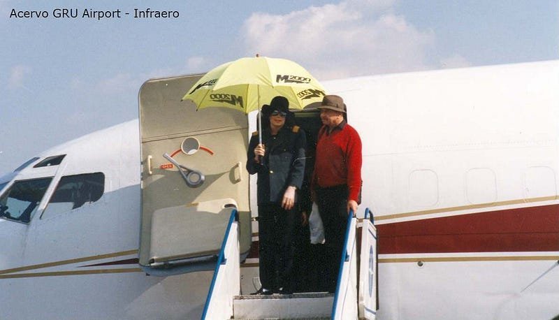 1yGatM7qZjyWfzdsL9AuP1g O dia em que Michael Jackson trouxe dois gigantes aviões Antonov ao Brasil