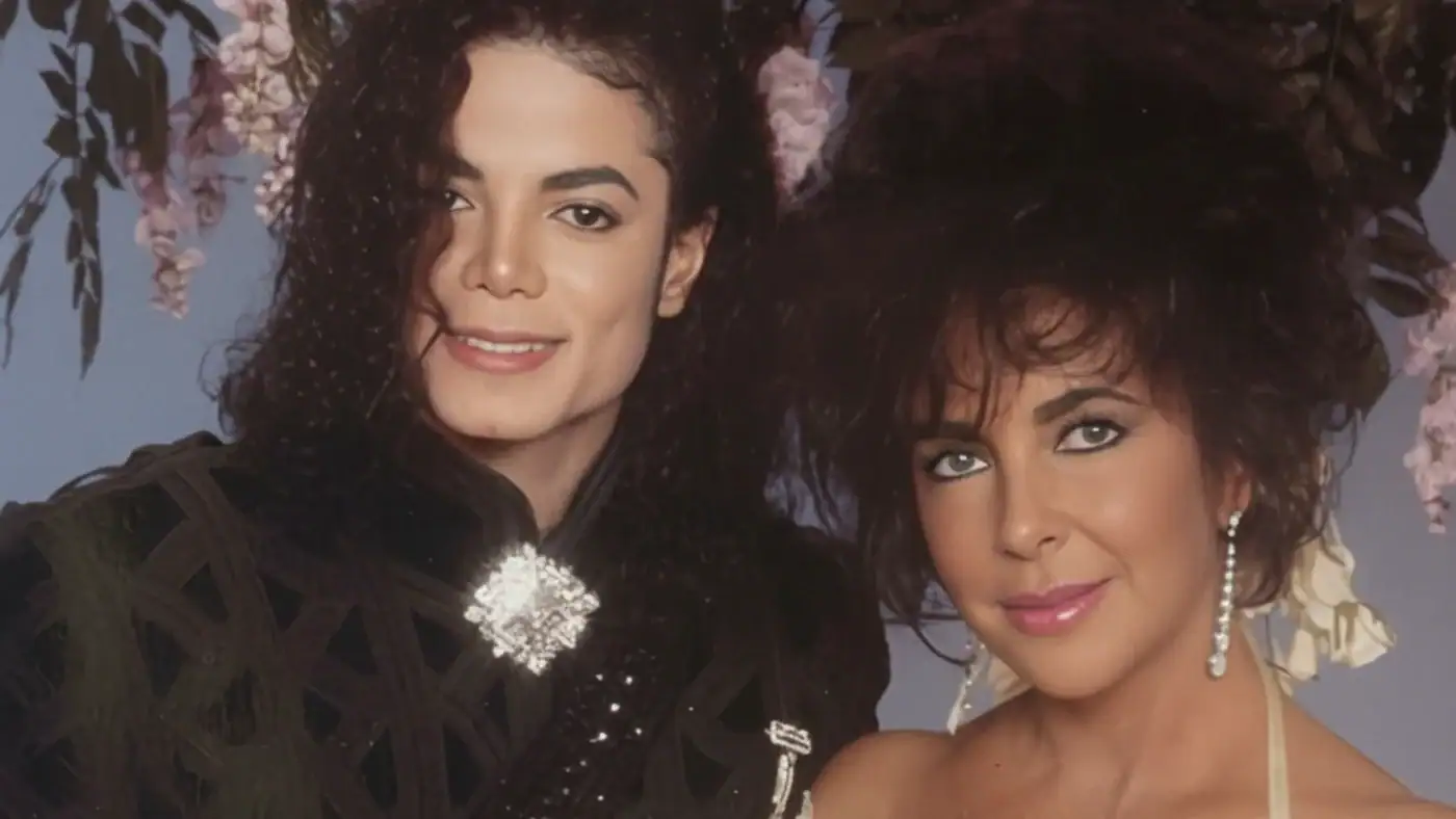 Michael Jackson e Elizabeth Taylor em foto oficial do casamento de 1991
