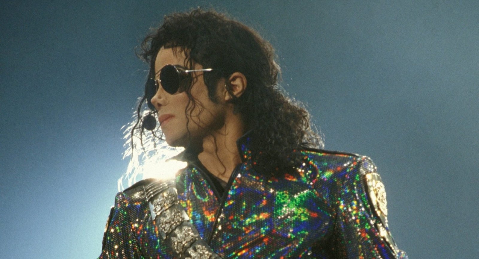 De Geração em Geração: Como Michael Jackson continua a nascer de novo | mjbeats DANGEROUS COSTUME scaled 1