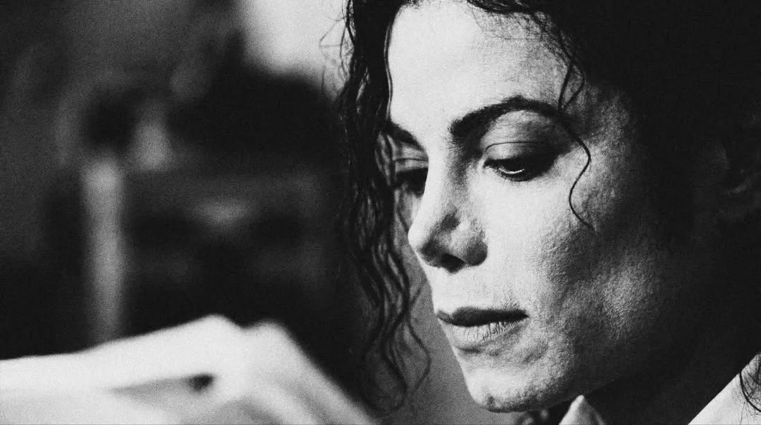 SnapInsta.to_582643452_18547674412058790_5471560954038733679_n Dangerous: imaginando o videoclipe nunca lançado de Michael Jackson