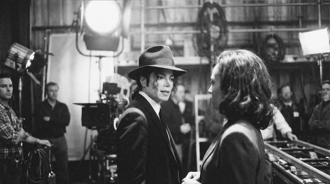 SnapInsta.to_586671434_18547674367058790_8655144567608038401_n Dangerous: imaginando o videoclipe nunca lançado de Michael Jackson