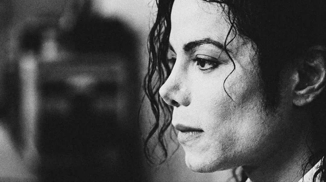 SnapInsta.to_587326706_18547674397058790_3452698347866452204_n Dangerous: imaginando o videoclipe nunca lançado de Michael Jackson