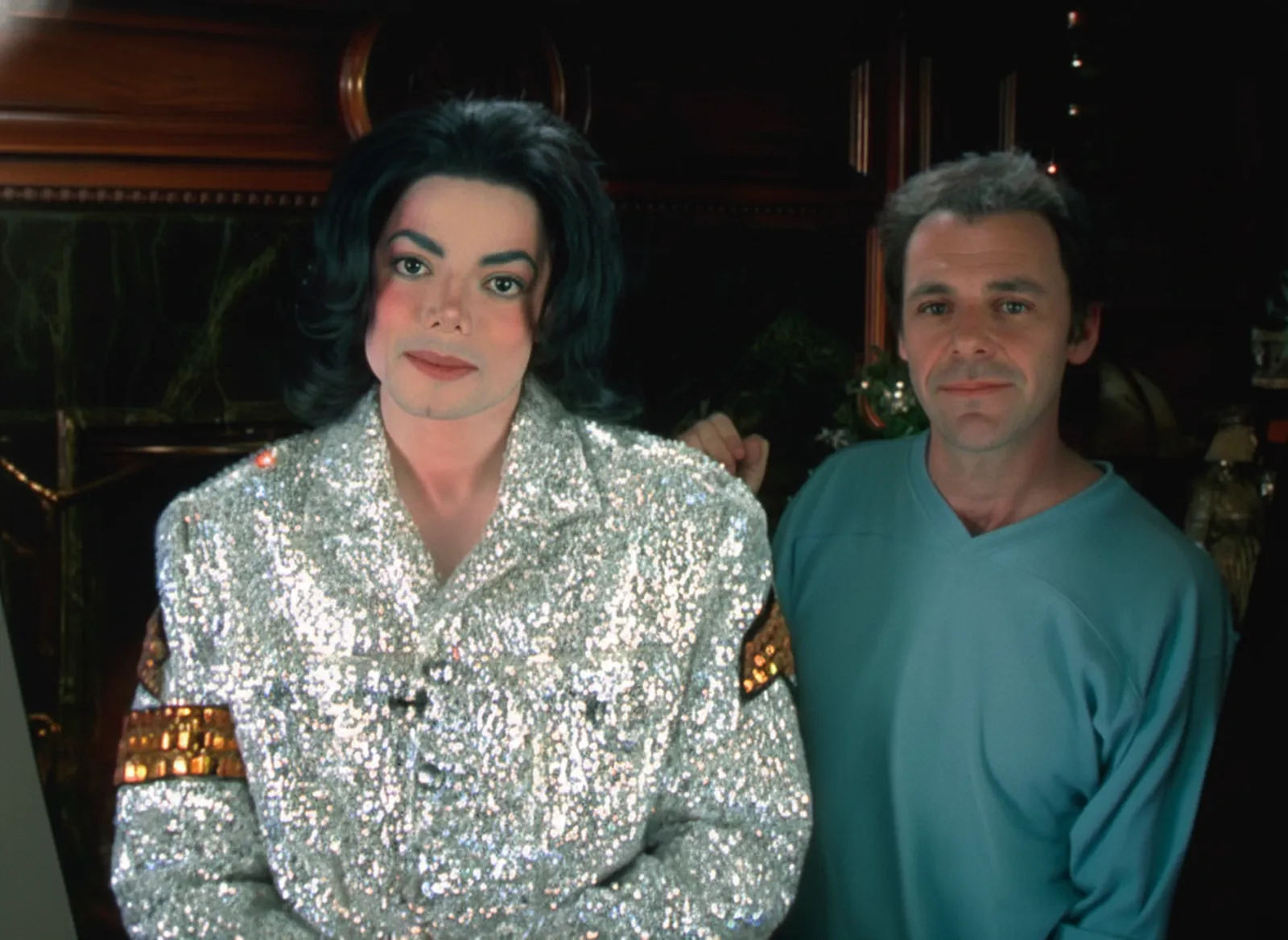 Michael Jackson & Bryan Michael Stoler em imagem restaurada de 2002.