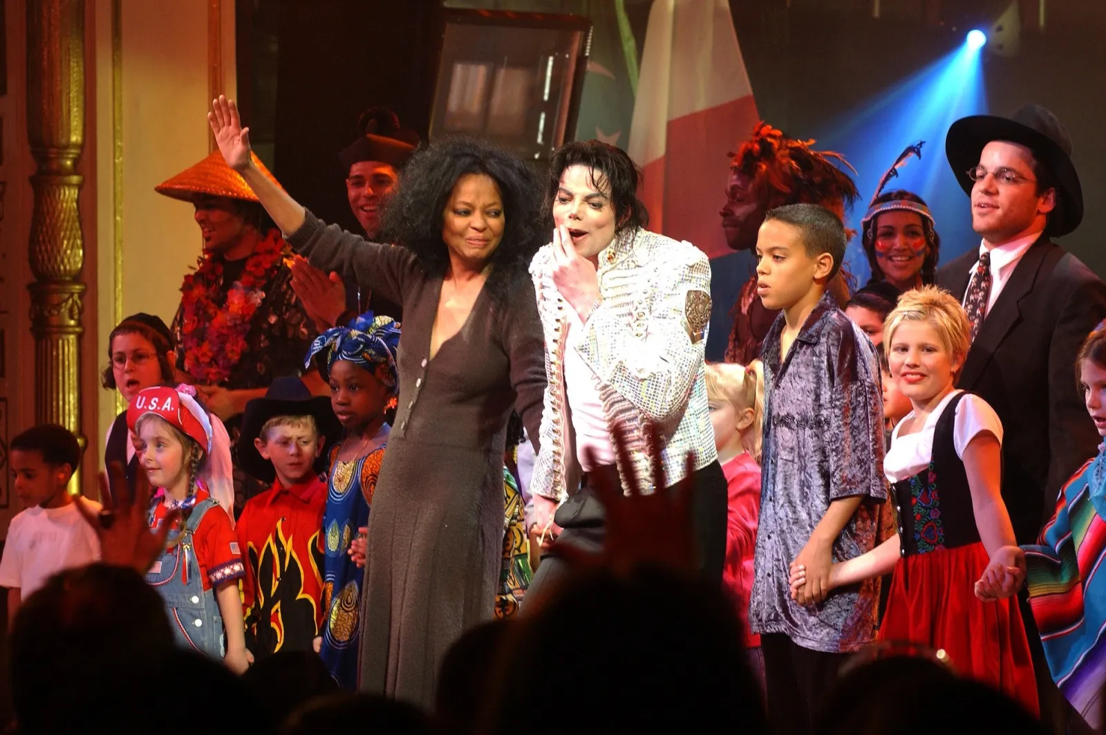 475710761_1158339778990086_1056748336773156015_n-scaled Caso Epstein: Quando uma tarja vira ficção