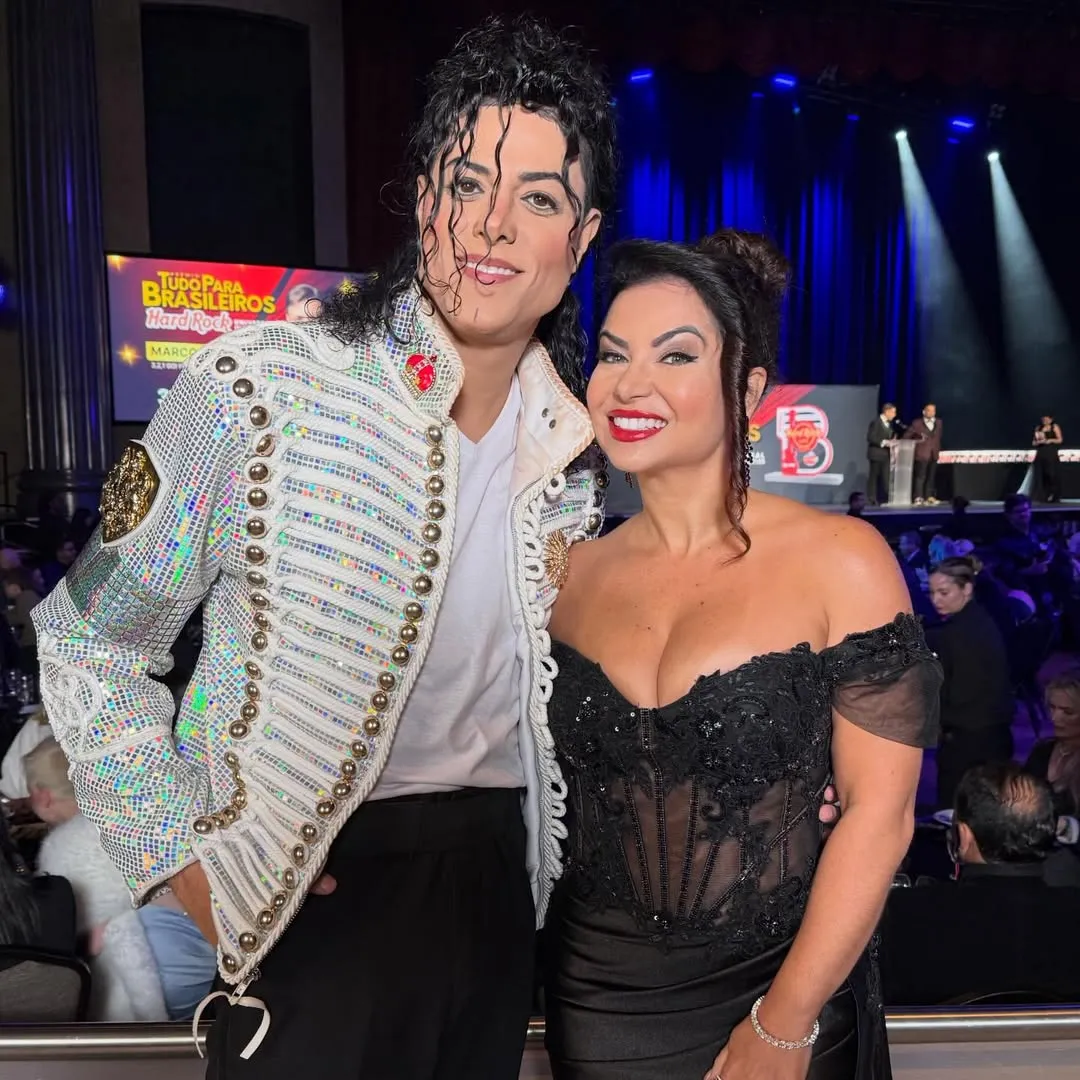 Rodrigo-Teaser-e-Priscila-Freitas-no-Hard-Rock-Cafe Rodrigo Teaser em Orlando: O prêmio que valida o "Artista Tributo"