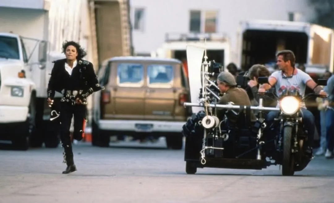 Michael Jackson nos bastidores de Speed Demon: imagens raras nunca vistas antes 3 Michael Jackson nos bastidores de Speed Demon: imagens raras nunca vistas antes | SnapInsta.to 606605601 18062480735555455 6988297920494272127 n