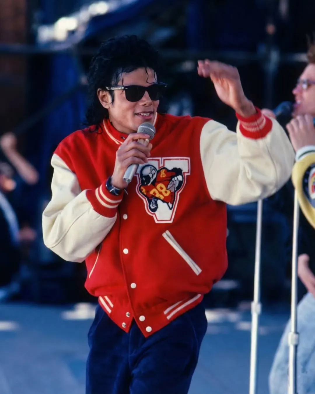 SnapInsta.to_608002807_17957203194031467_1901958855674962098_n Fotos inéditas revelam Michael Jackson nos ensaios da Bad World Tour na Austrália, 1987