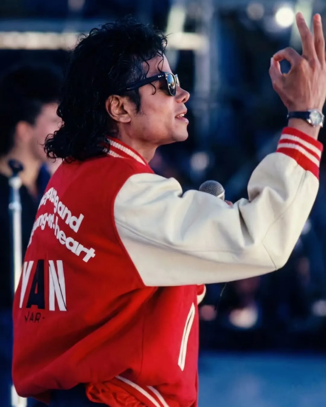 SnapInsta.to_608197802_17957203044031467_630767273239646389_n Fotos inéditas revelam Michael Jackson nos ensaios da Bad World Tour na Austrália, 1987