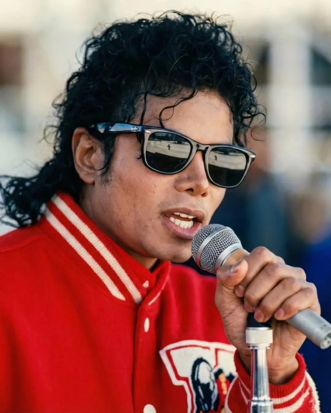 SnapInsta.to_608330897_17957203062031467_4306383196896547444_n Fotos inéditas revelam Michael Jackson nos ensaios da Bad World Tour na Austrália, 1987