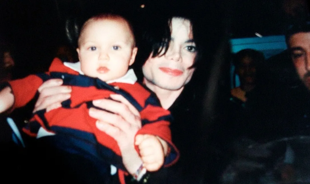 O Dia em que Michael Jackson Ganhou um “Presente” na Disney | mj na disney 202 mj beats