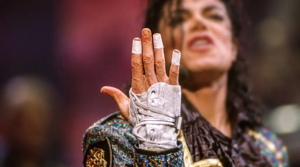 O segredo das fitas brancas nos dedos de Michael Jackson 6 O segredo das fitas brancas nos dedos de Michael Jackson | mjbeats MJ fitas