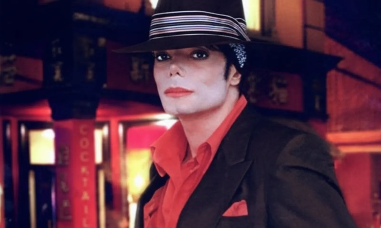 “You Rock My World” e o retorno inesperado do Rei do Pop Michael Jackson | Michael Jackson YOU ROCK MY WORLD tik Tok MJ BEATS scaled