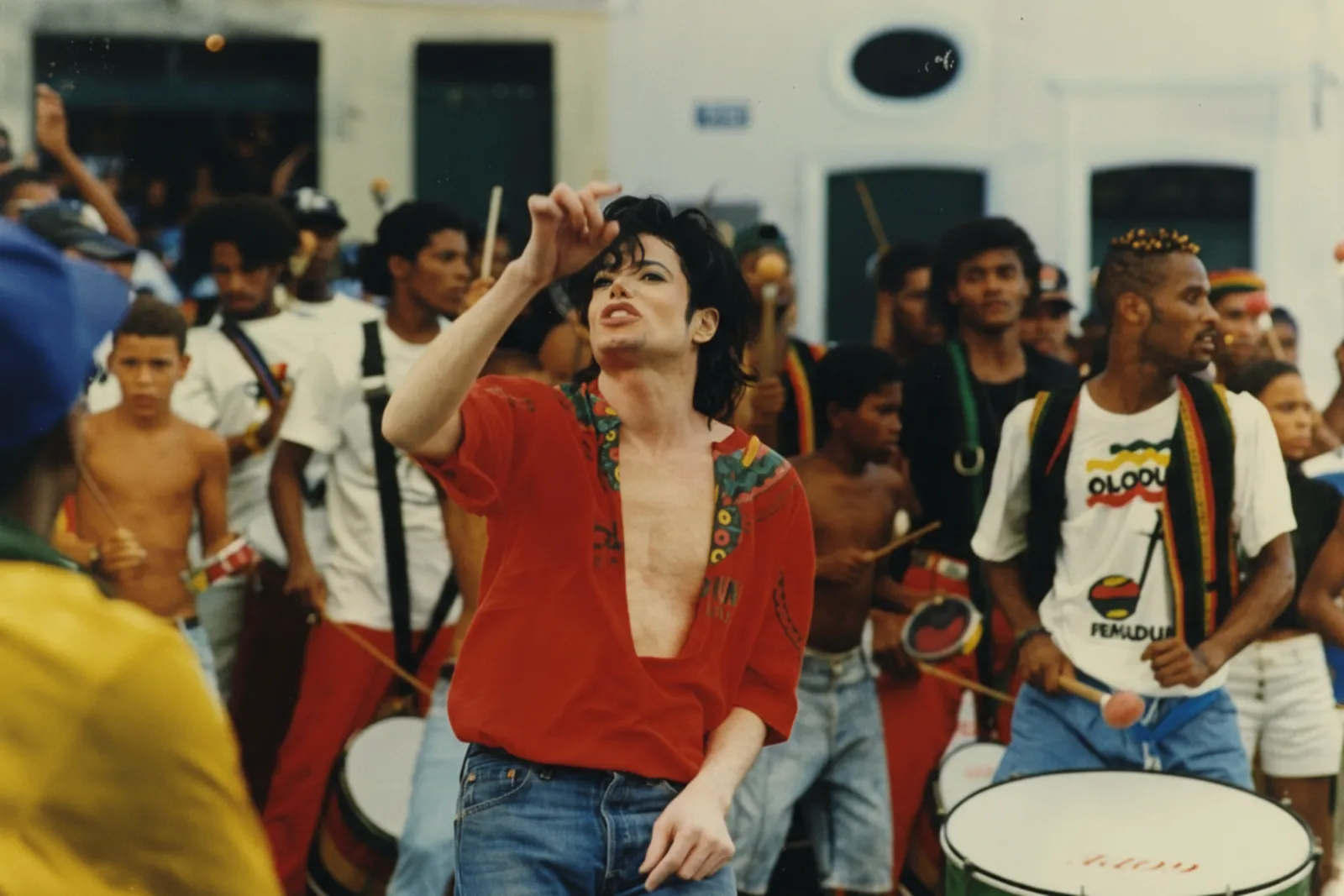 Michael Jackson em Salvador em 1996, ao lado de Bira