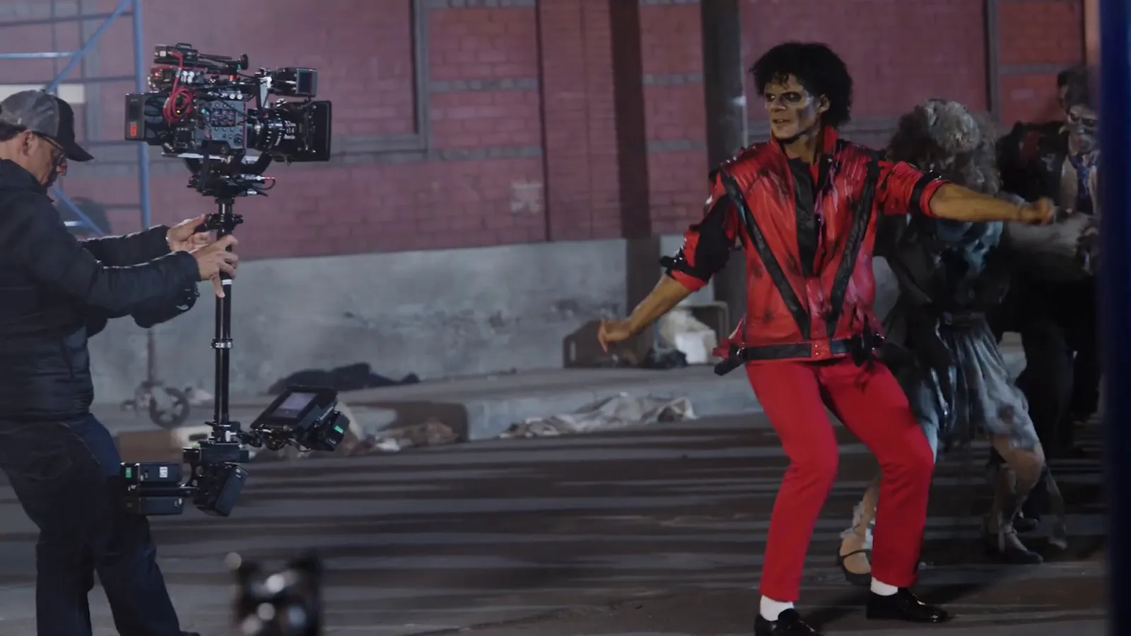Cinebiografia de Michael Jackson refaz clipe histórico de ‘Thriller’. Veja o video! 1 Cinebiografia de Michael Jackson refaz clipe histórico de ‘Thriller’. Veja o video! | mjbeats.com .br Jaafar Jackson em Thriller scaled