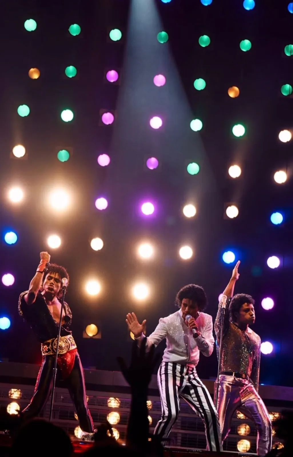 HEga-YvbEAApqvp-scaled Cinebiografia de Michael Jackson recebe apoio de integrante do Queen