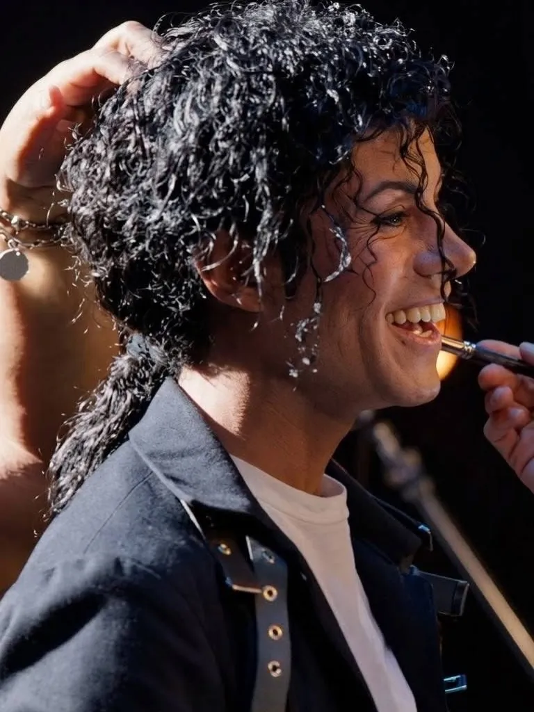 Nuevas-imagenes-de-lo-que-se-viene-en-la-biopic-de-Michael-Jackson-✨.michaelmovie-biopic-mi-2 Jaafar Jackson revela bastidores intensos ao se transformar em Michael Jackson