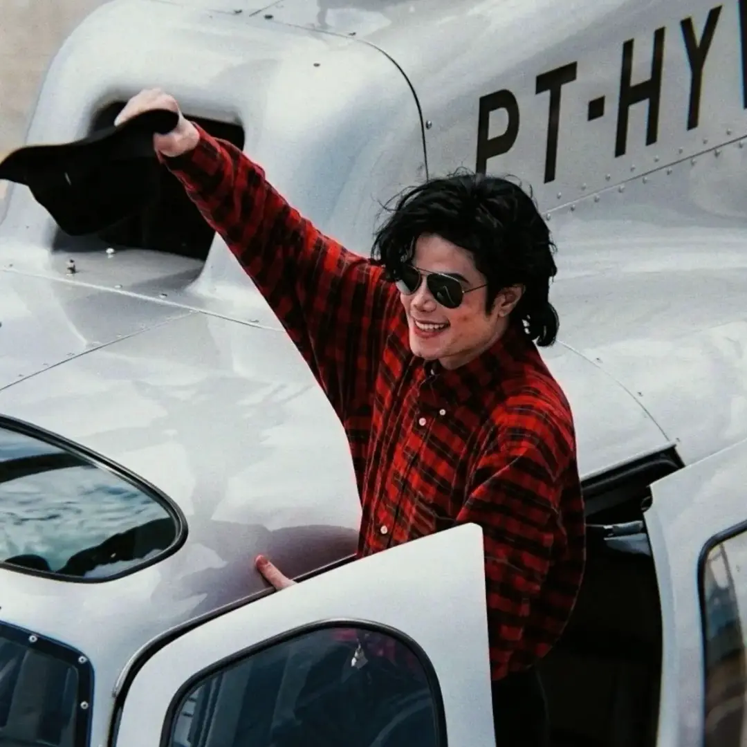 Como Michael Jackson conheceu o Rio de Janeiro visto do alto | SaveClip.App 734218593 18130505839716220 3919686398848616448 n