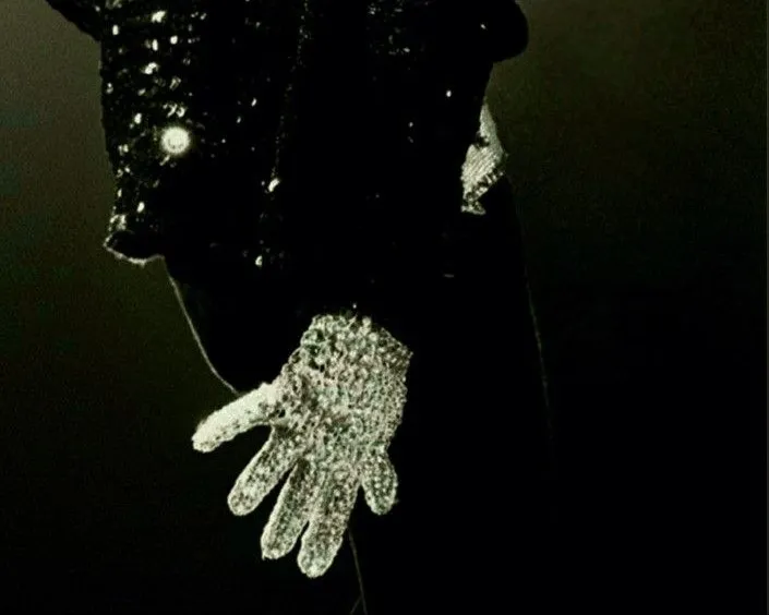 baixados-32 Michael Jackson e o Poder do Monocromatismo: Convergência entre Estética e Funcionalidade