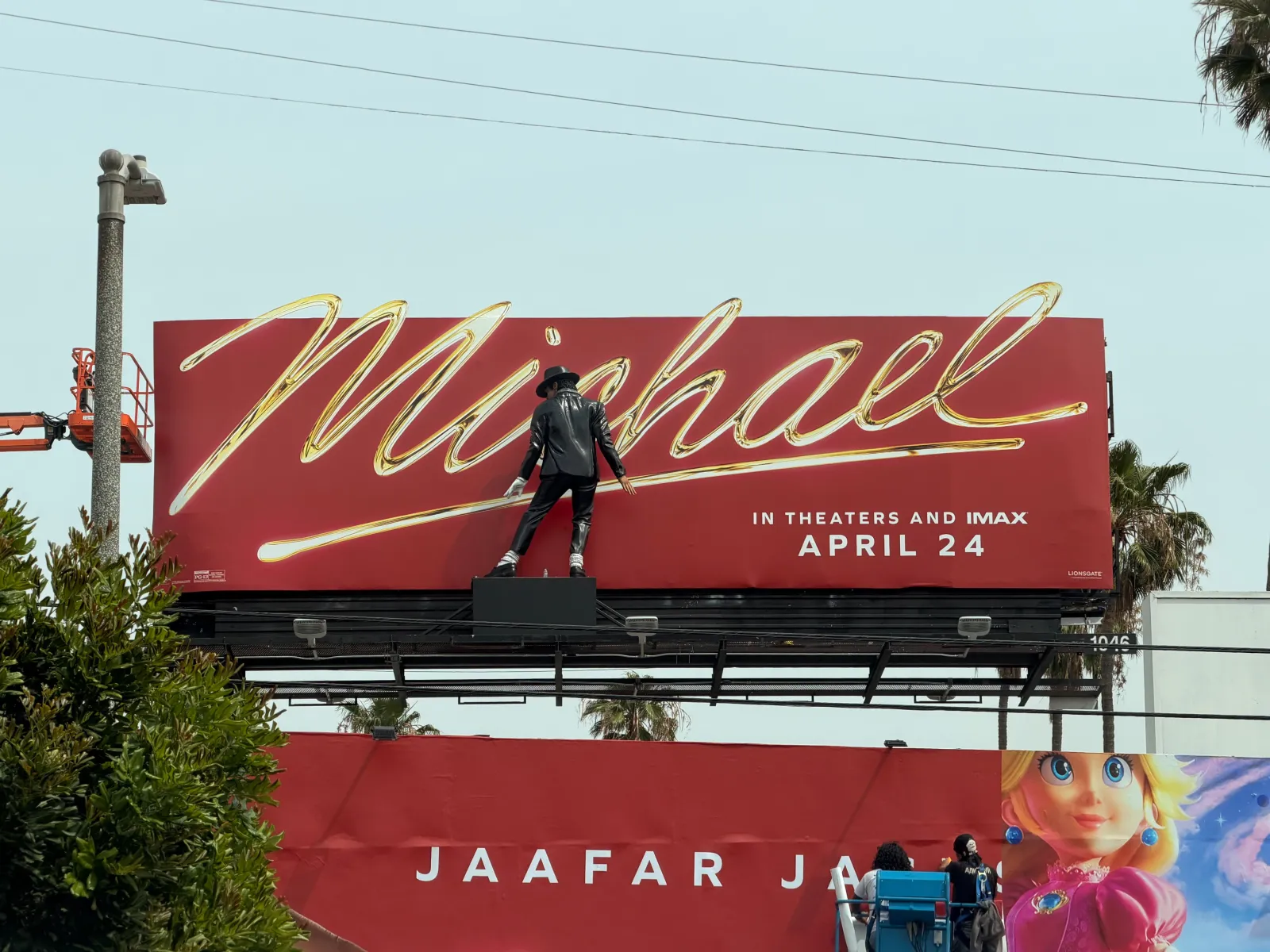 Campanha de MICHAEL cresce e toma as ruas de Hollywood | caption scaled