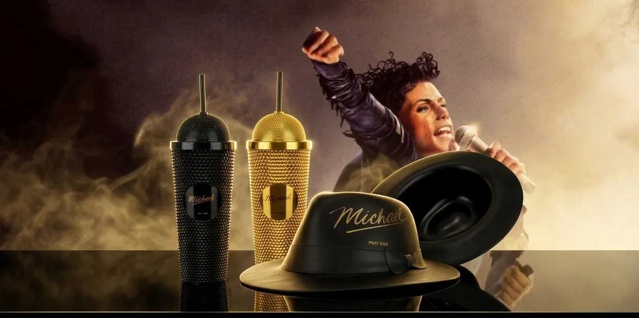 Chapéu vira balde de pipoca em ação promocional da cinebiografia de Michael Jackson | mjbeats.com .br Brindes filme MICHAEL na China
