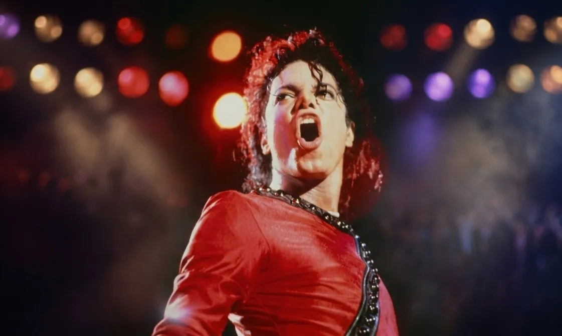 Michael Jackson dispara nas paradas britânicas e se aproxima do topo HIStórico | mjbeats.com .br MJ Live BAD Tour 1987