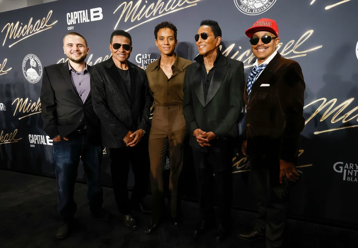 2026-04-14_08-53-49_restored-standard Gary revive a história: família Jackson emociona cidade com estreia de MICHAEL