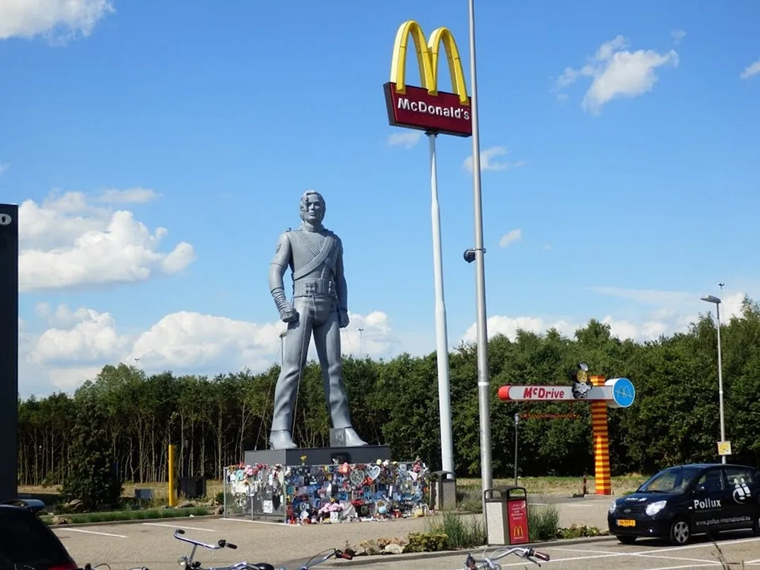 654878125_1387720383391368_9174307001681925430_n-2 Estátua de HIStory ressurge após anos e levanta expectativa de retorno