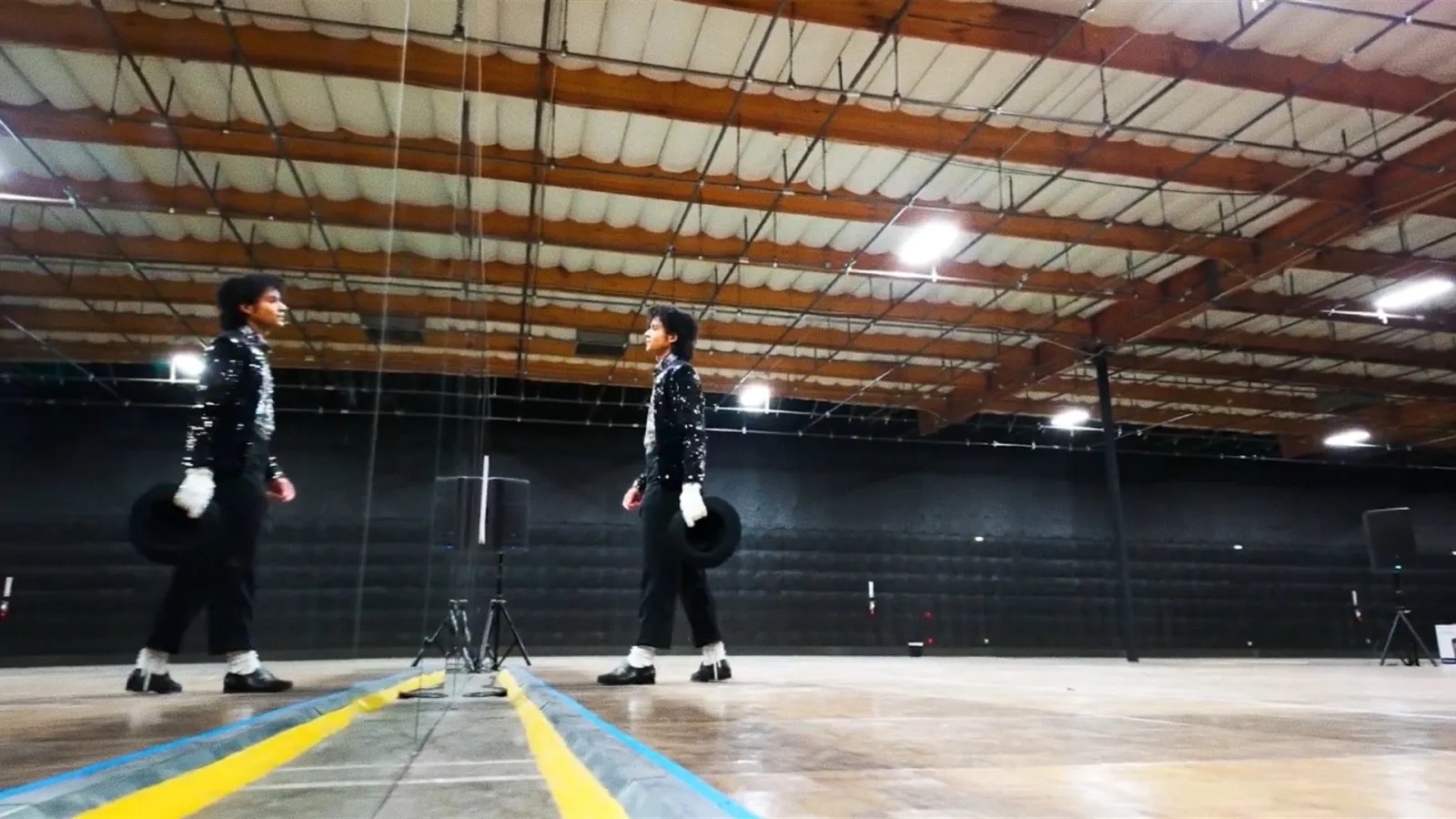 655740703_1387233006773439_4362309290688724496_n-1-scaled Preparação intensa revela como Jaafar Jackson construiu seu Michael Jackson