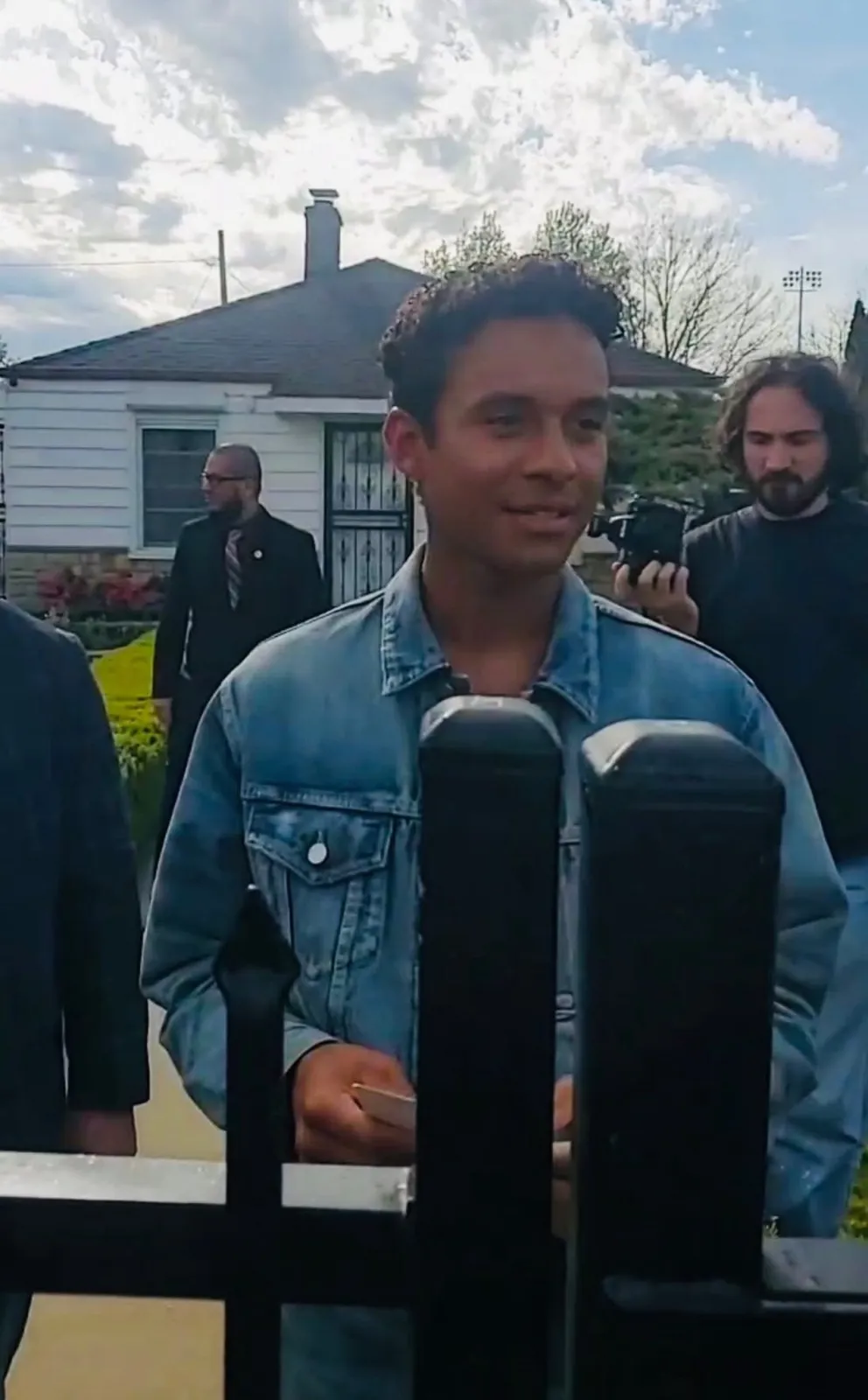 670431503_1365996912231380_2250563627693967678_n-1-scaled Gary revive a história: família Jackson emociona cidade com estreia de MICHAEL