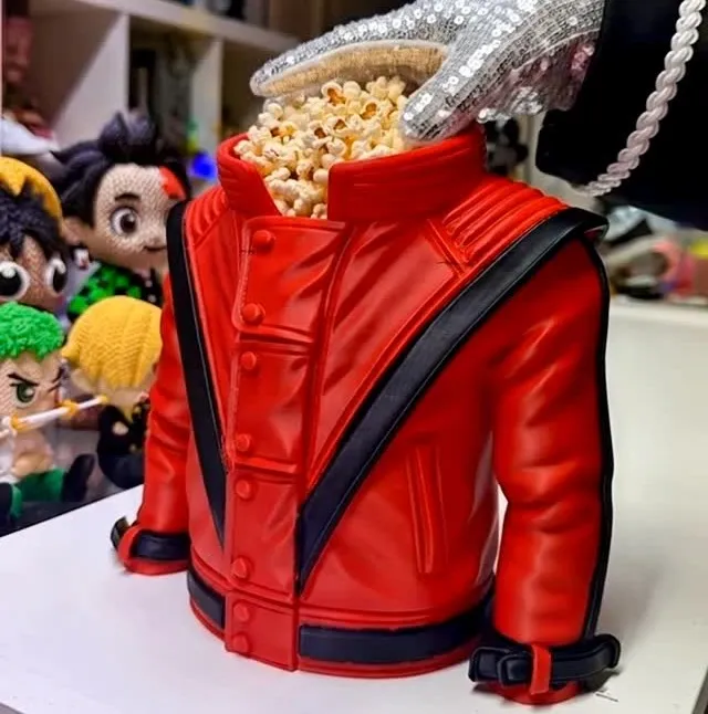 Sucesso de MICHAEL inspira fã a criar balde de pipoca baseado na jaqueta de Thriller | BALDE DE PIPOPCA INSPIRADO NA JAQUETA THRILLER DE MICHAEL JACKSON mjbeats.com .br