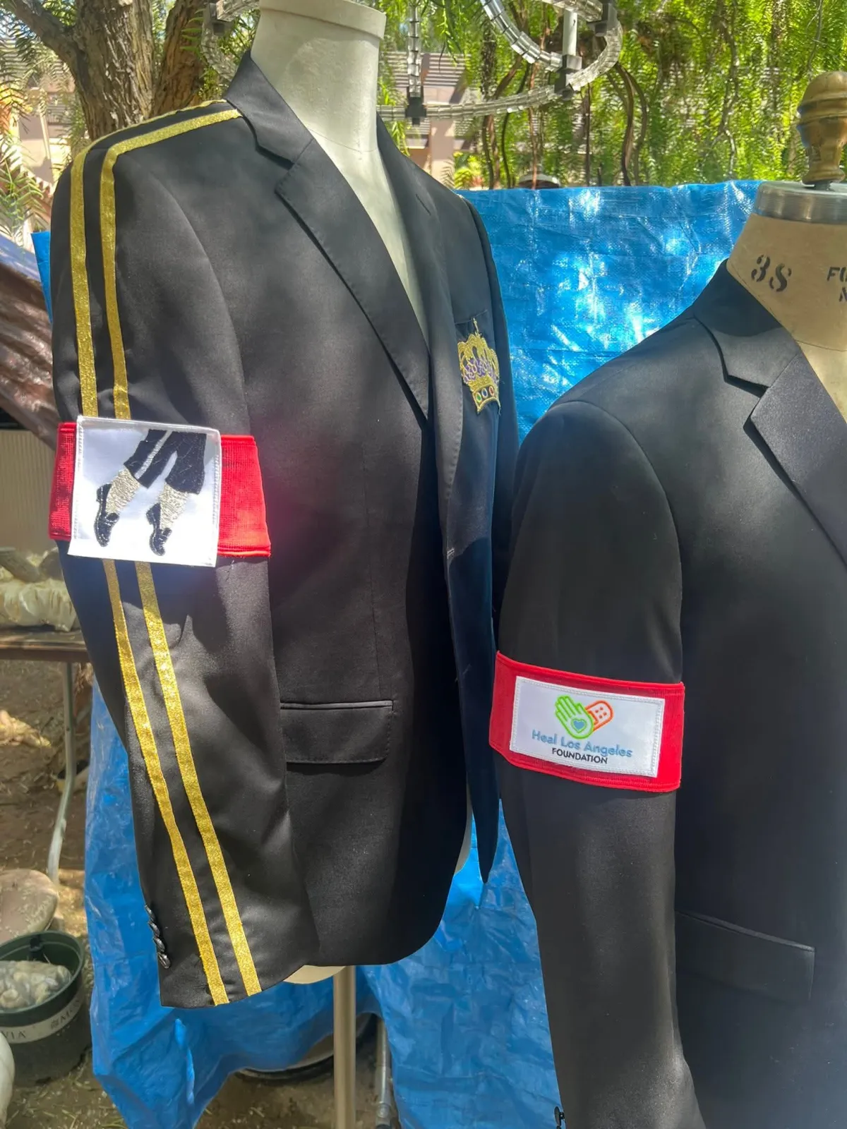 HFlybmaXoAAGWN3-scaled Figurinista de Michael Jackson veste filhos do Rei do Pop na premiere de MICHAEL