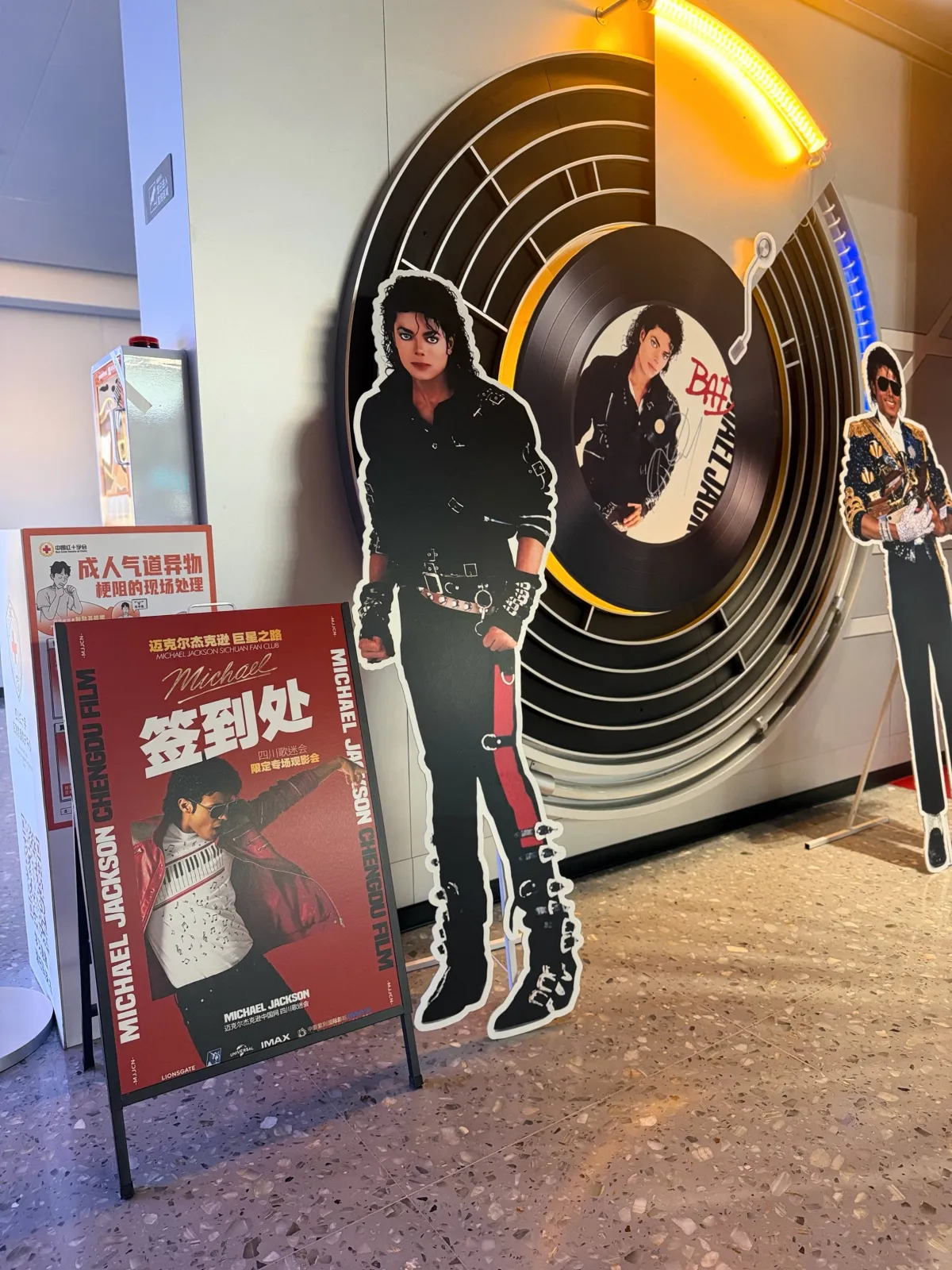 HGCpb75bsAAEiPp-scaled China abre as portas para MICHAEL com campanha histórica