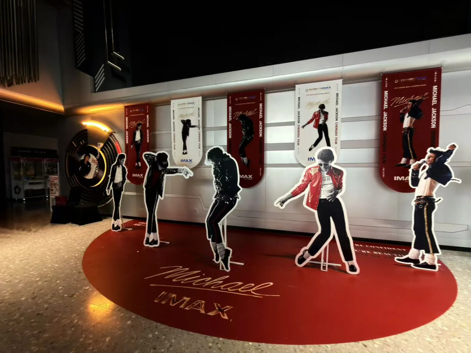 HGCpb9nboAAIKK8-scaled China abre as portas para MICHAEL com campanha histórica