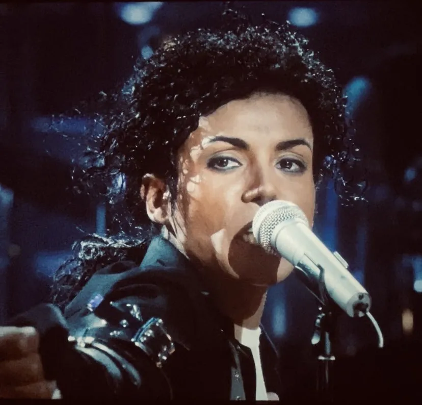 MICHAEL: Um espetáculo que transforma o cinema em palco | HGlTAC3XsAEIp5 1 1